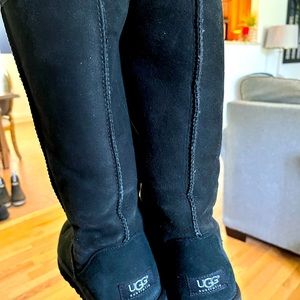 Womens tall black UGG boots. Size 9